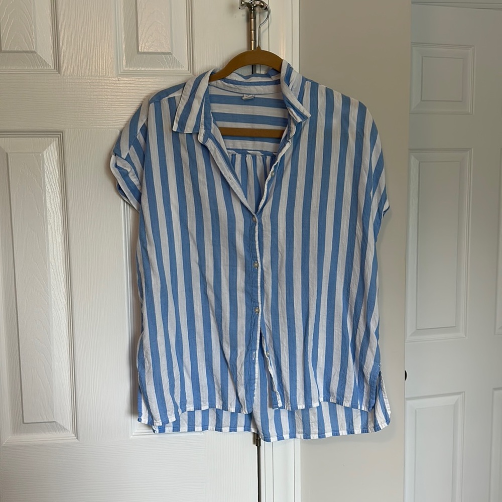 Blue and white stripes short sleeve button down
